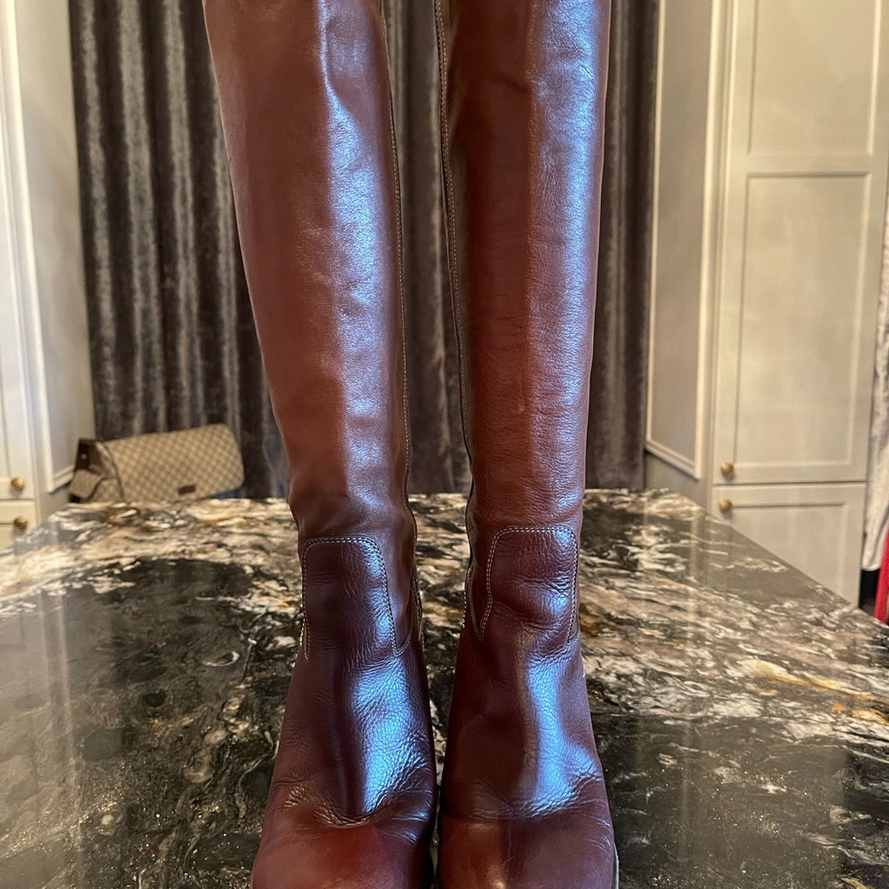 Authentic Boss Elegant Brown Leather Knee-High Boots